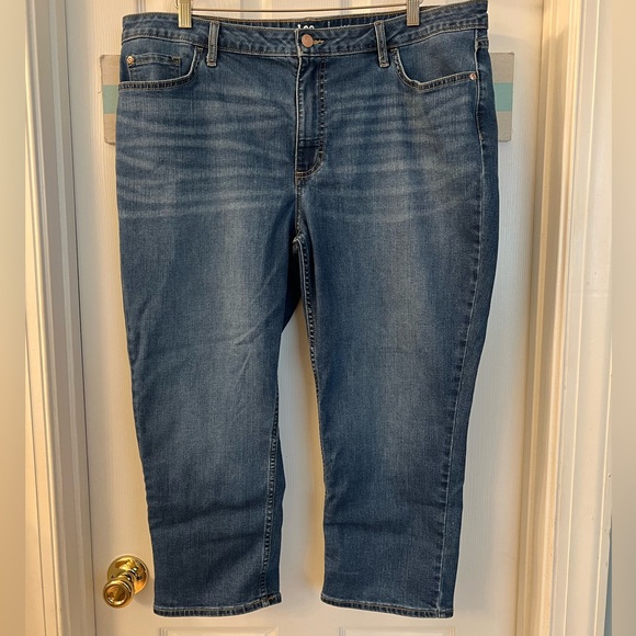 Lee Riders Midrise Capri Blue Jeans Sz 20M - Picture 1 of 8